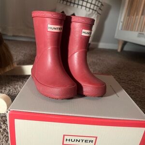 Hunter kids rain boots, size 5 (US), military red